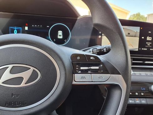 Used 2024 Hyundai Elantra SEL FWD image 25