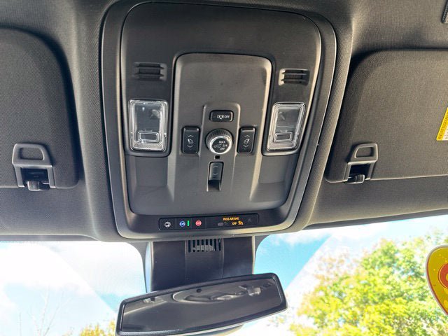 Used 2025 Chevrolet Tahoe Premier AWD/4WD image 13