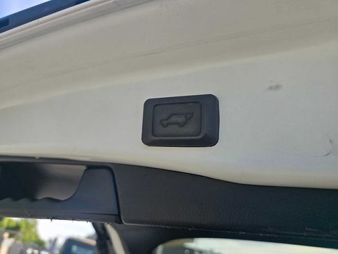 Used 2025 Toyota RAV4 XLE AWD/4WD image 15