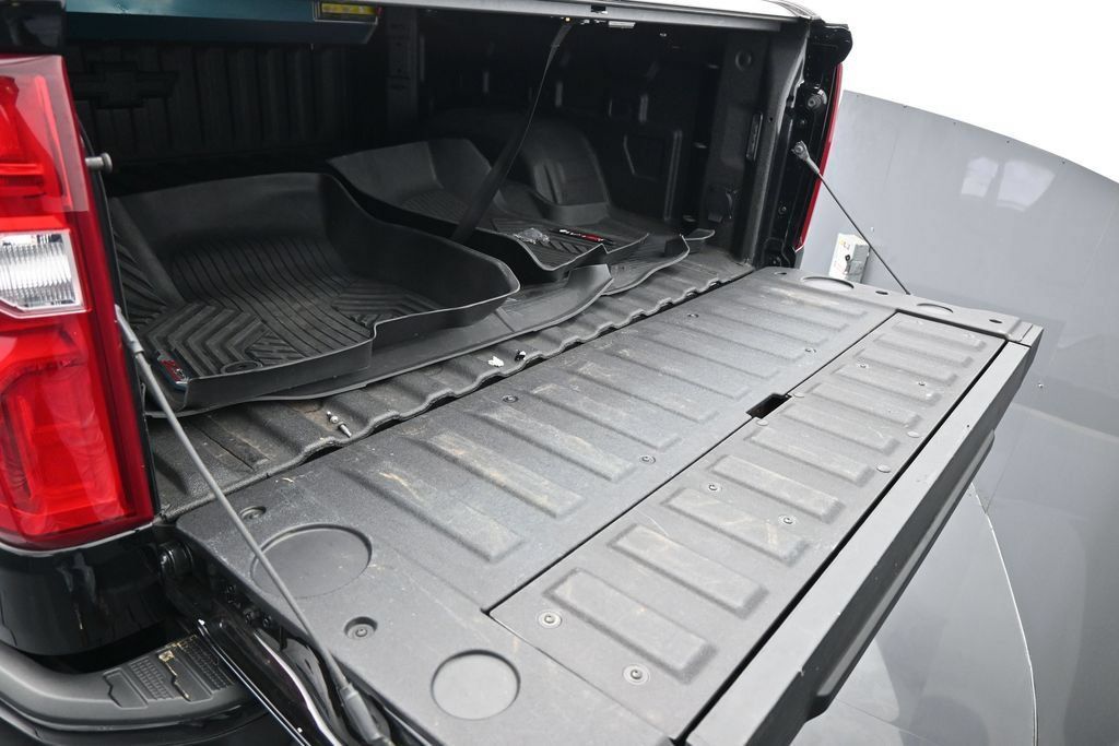 Used 2025 Chevrolet Silverado 1500 ZR2 w/ Technology Package AWD/4WD image 46