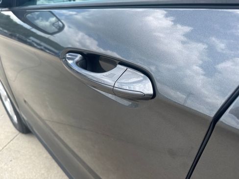 Used 2017 Ford Edge SE FWD image 11