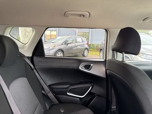 Used 2025 Kia Soul LX w/ LX Technology Package FWD image 14