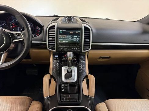 Used 2016 Porsche Cayenne w/ Premium Package AWD/4WD image 32