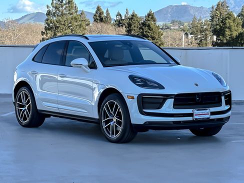 Certified 2025 Porsche Macan image 10