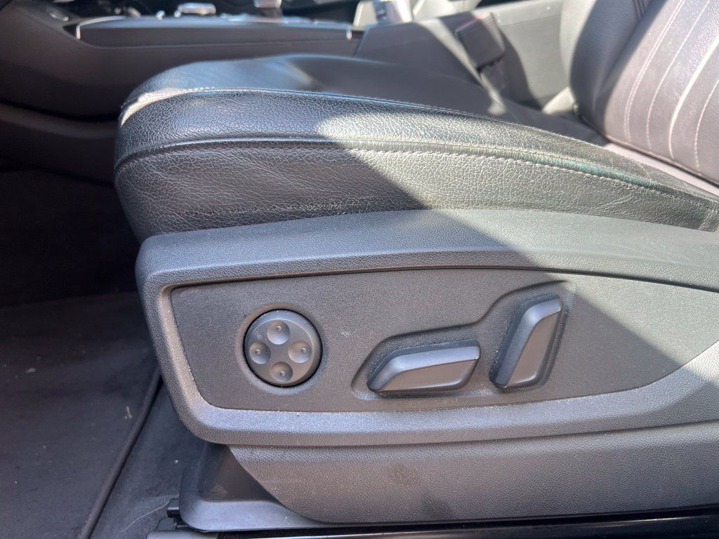Used 2020 Audi Q5 2.0T Premium w/ Convenience Package AWD/4WD image 16