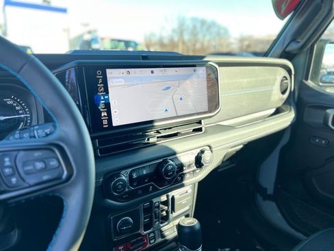 Used 2024 Jeep Wrangler Unlimited Rubicon 4xe w/ Technology Group image 19