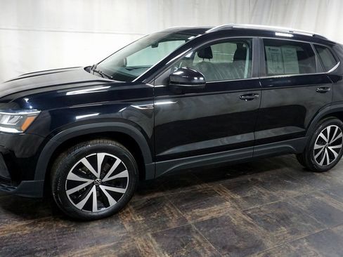 Used 2022 Volkswagen Taos SE image 2