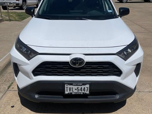 Used 2020 Toyota RAV4 LE FWD image 1