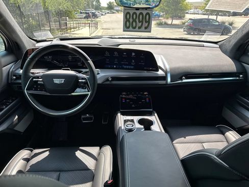 Used 2026 Cadillac Vistiq Luxury w/ LPO, Floor Liner Package AWD/4WD image 30