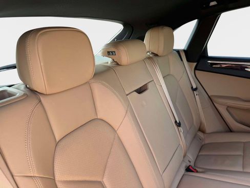 Used 2022 Porsche Macan AWD/4WD image 30