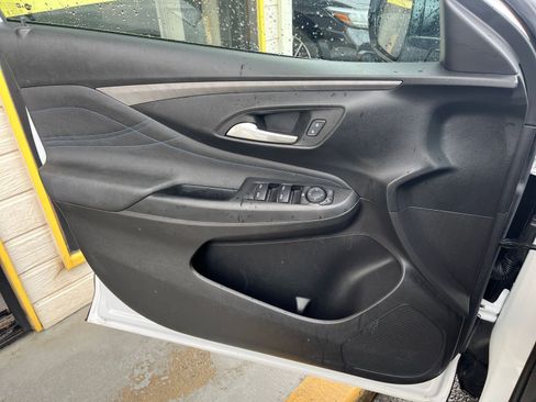 Used 2025 Buick Envista Sport Touring image 18