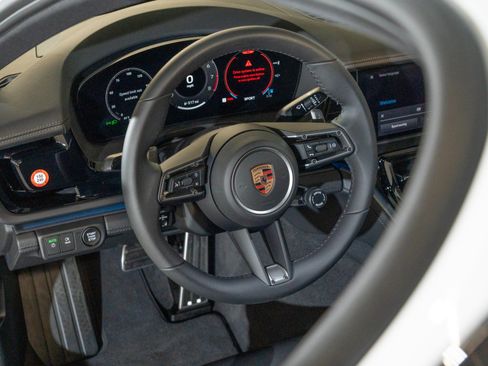 Certified 2025 Porsche Panamera RWD image 18