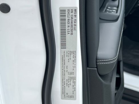 New 2025 Jeep Grand Cherokee Altitude image 27