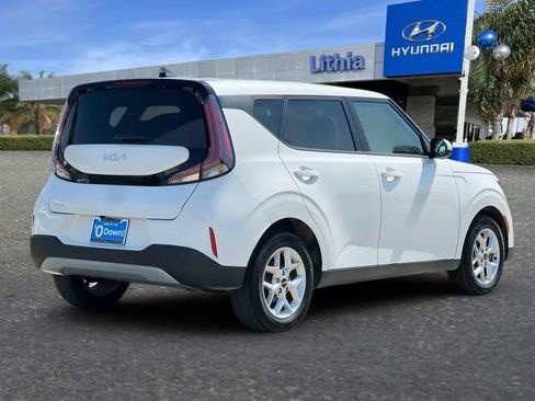 Used 2023 Kia Soul LX w/ Option Group 015 FWD image 3