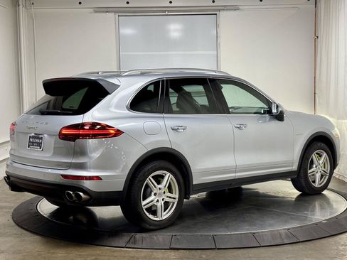 Used 2016 Porsche Cayenne S AWD/4WD image 9