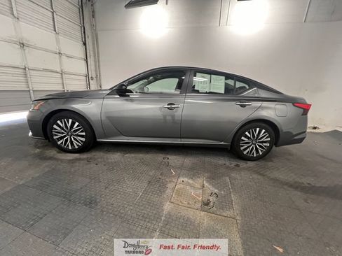 Used 2025 Nissan Altima 2.5 SV FWD image 6