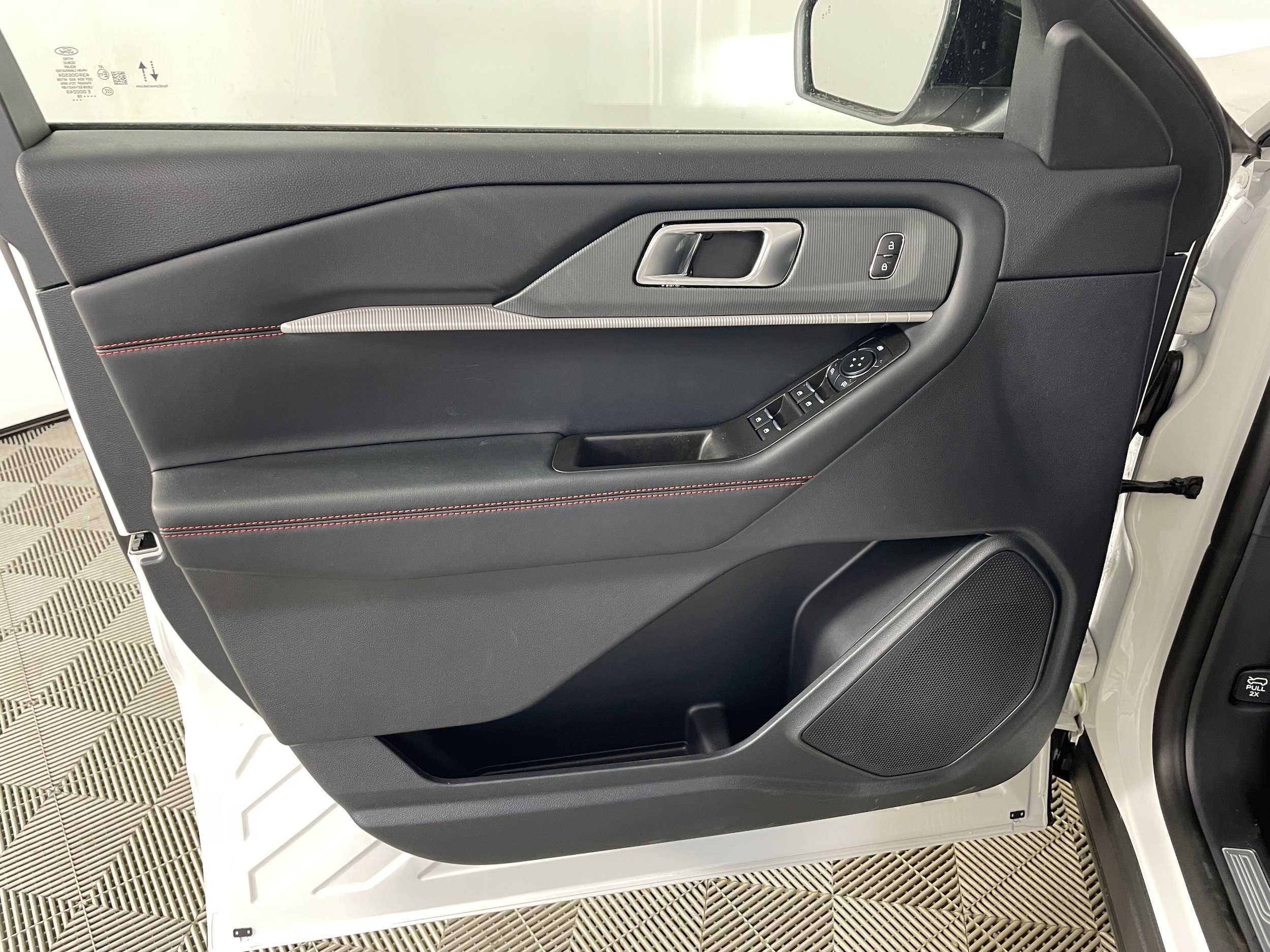 New 2026 Ford Explorer ST-Line w/ ST-Line Street Pack AWD/4WD image 7