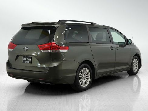 Used 2012 Toyota Sienna XLE image 5