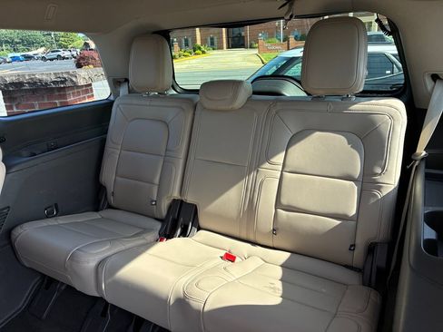 Used 2023 Lincoln Navigator 4WD image 17