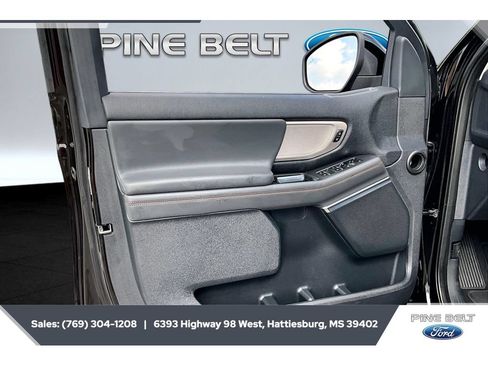 Used 2025 Ford Expedition Active AWD/4WD image 17