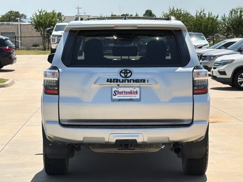 Used 2021 Toyota 4Runner SR5 Premium w/ Moonroof Package AWD/4WD image 6