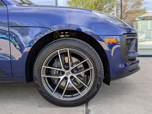 Certified 2025 Porsche Macan image 11