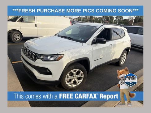 Used 2024 Jeep Compass Latitude AWD/4WD image 1