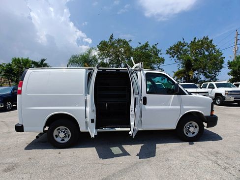 Used 2017 Chevrolet Express 2500 RWD image 9