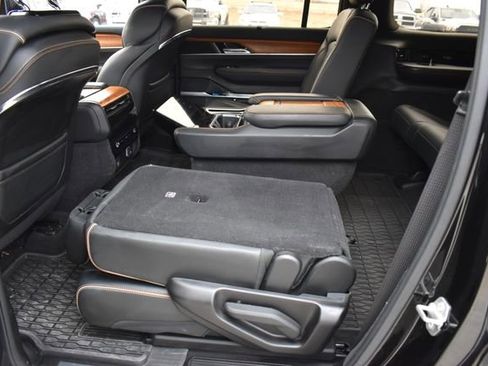 Used 2022 Jeep Grand Wagoneer Series III image 22