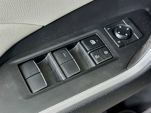 Used 2021 Toyota RAV4 XLE Premium image 15