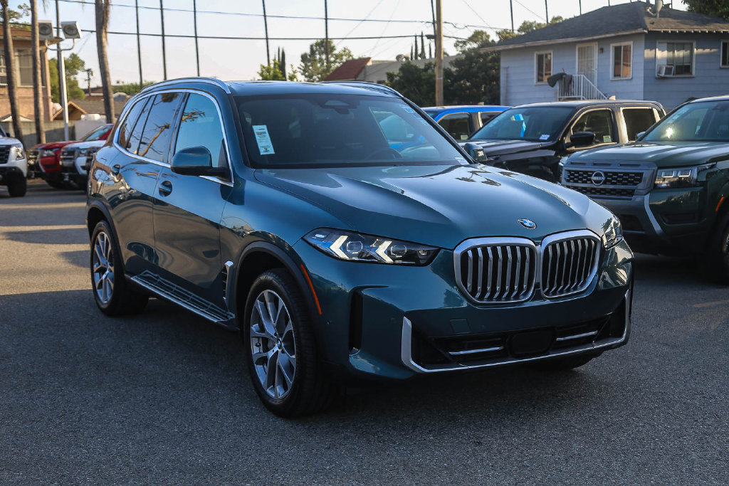 Used 2026 BMW X5 xDrive40i AWD/4WD image 3