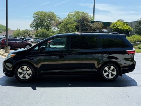 Used 2015 Toyota Sienna LE FWD image 9