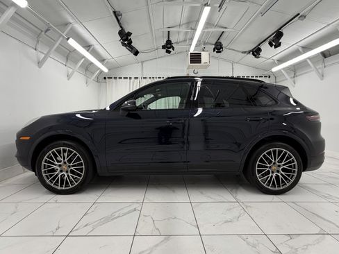 Certified 2023 Porsche Cayenne Platinum Edition image 15