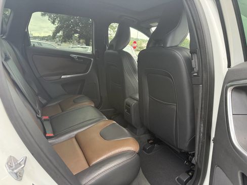 Used 2016 Volvo XC60 T5 Platinum image 15