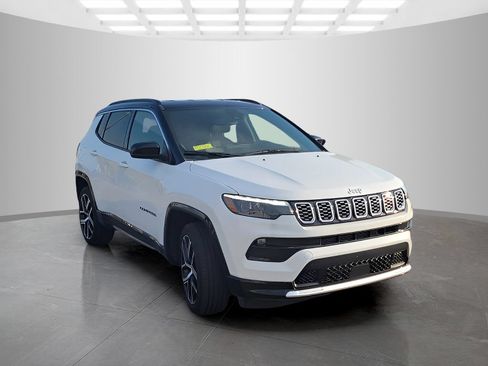 Used 2025 Jeep Compass Limited w/ Elite Group AWD/4WD image 5
