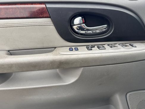 Used 2007 GMC Envoy Denali AWD/4WD image 8