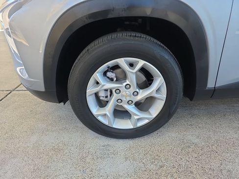 Used 2026 Chevrolet Trax LS w/ LS Convenience Package FWD image 33