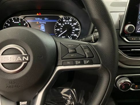 Used 2025 Nissan Altima 2.5 SV FWD image 13