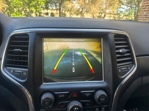 Used 2018 Jeep Grand Cherokee Altitude image 27