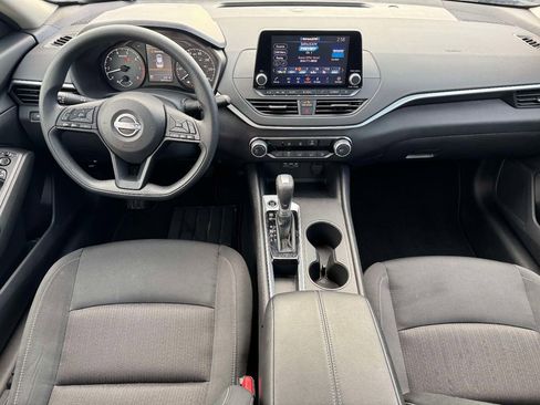 Used 2025 Nissan Altima 2.5 S FWD image 12