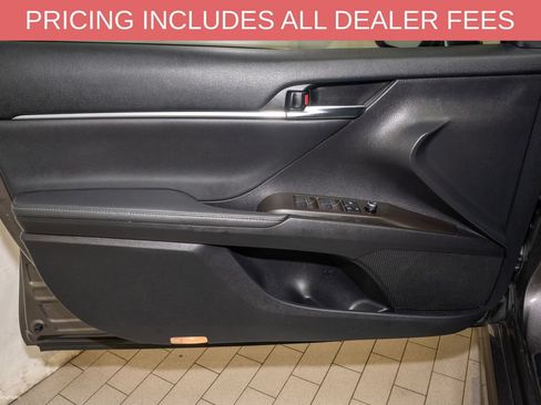 Used 2022 Toyota Camry XSE FWD image 11