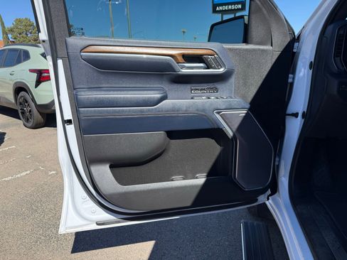 Used 2023 Chevrolet Silverado 1500 High Country w/ Technology Package AWD/4WD image 15