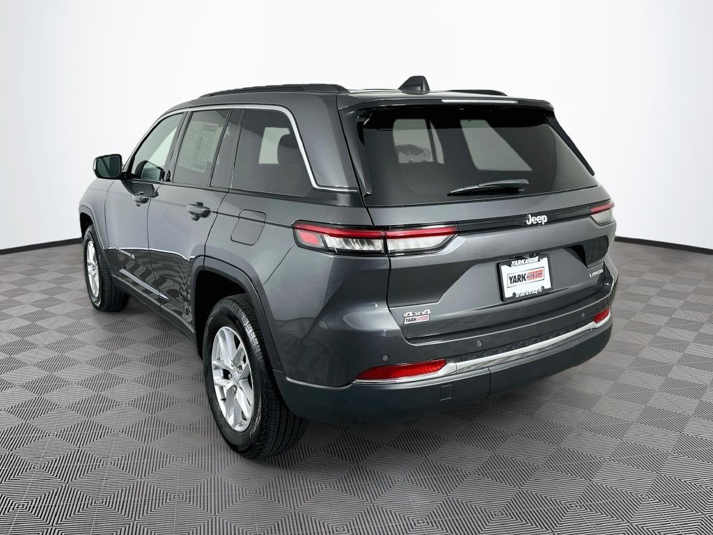 Certified 2025 Jeep Grand Cherokee Laredo X w/ Luxury Tech Group I AWD/4WD image 8