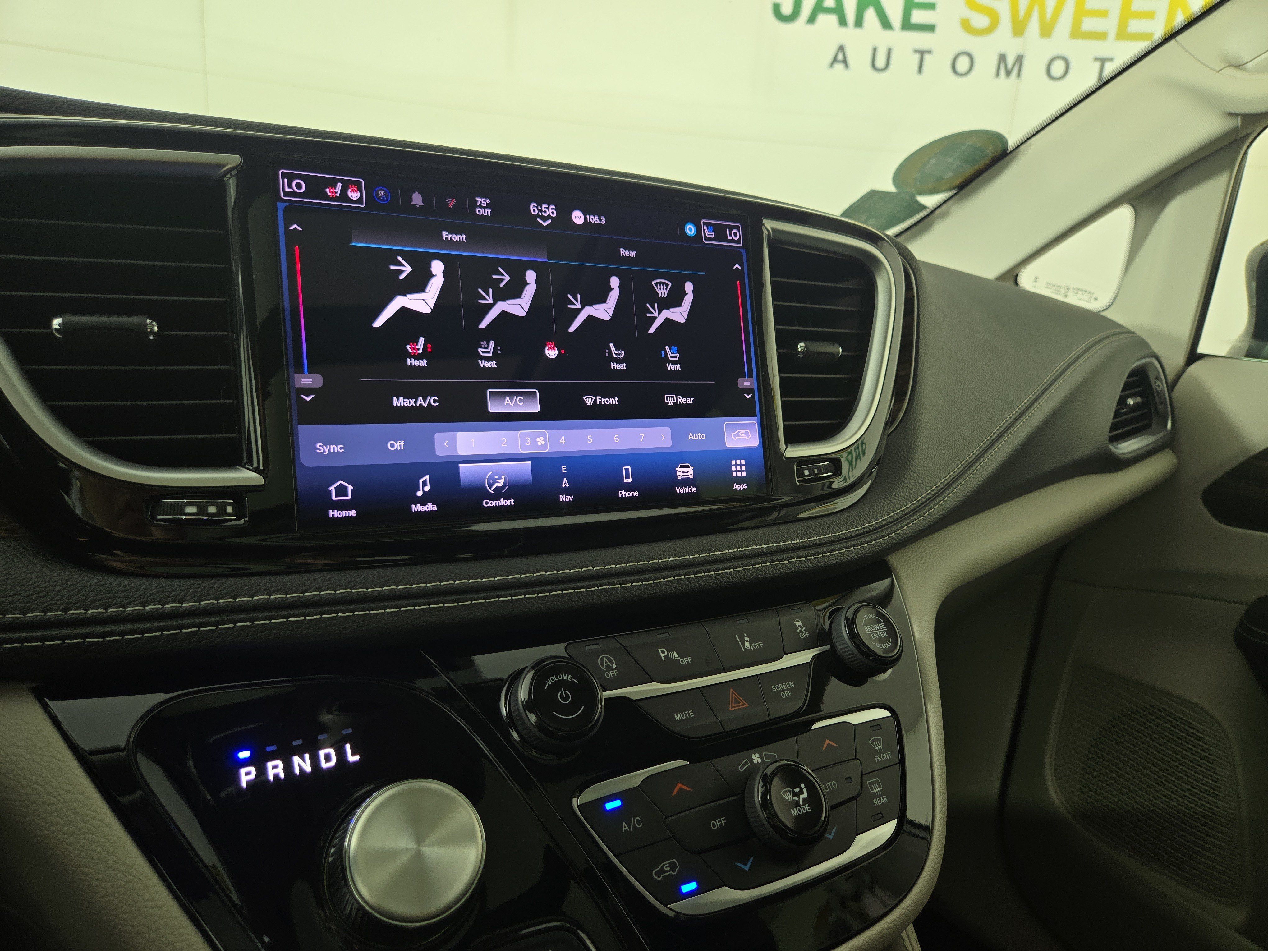 Used 2024 Chrysler Pacifica Limited FWD image 29