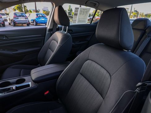 Used 2025 Nissan Altima 2.5 S image 15