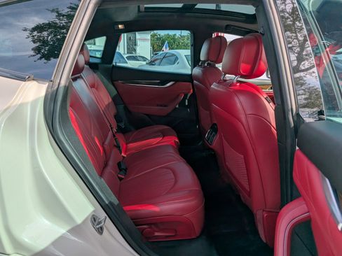 Used 2022 Maserati Levante Modena image 19