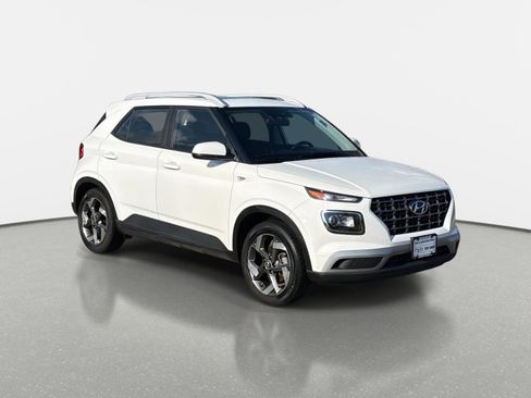 Used 2023 Hyundai Venue SEL image 3