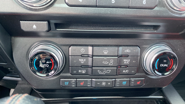 Used 2017 Ford F150 Lariat w/ Equipment Group 502A Luxury AWD/4WD image 18