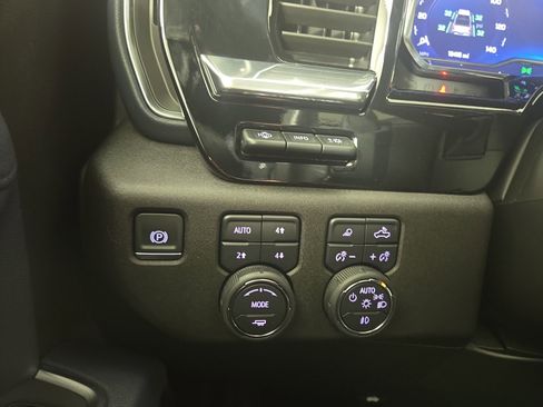 Certified 2025 Chevrolet Silverado 1500 High Country image 31