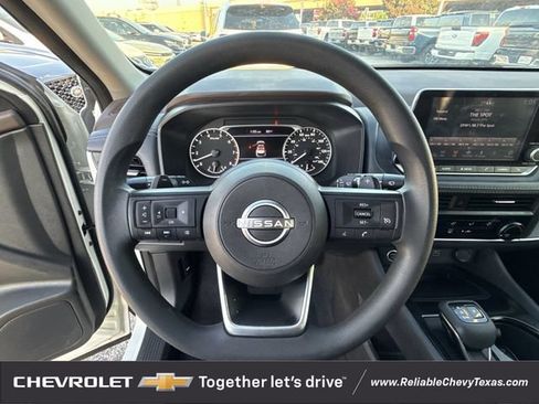 Used 2023 Nissan Rogue S AWD/4WD image 11
